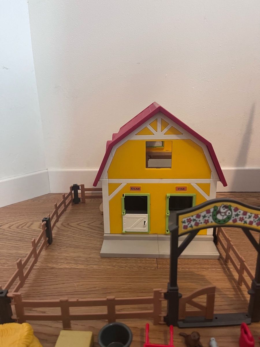 Playmobil Giocattoli: Playmobil Pferdehof mit Zubehör – Usato da Hergiswil NW venduto da Footie 2