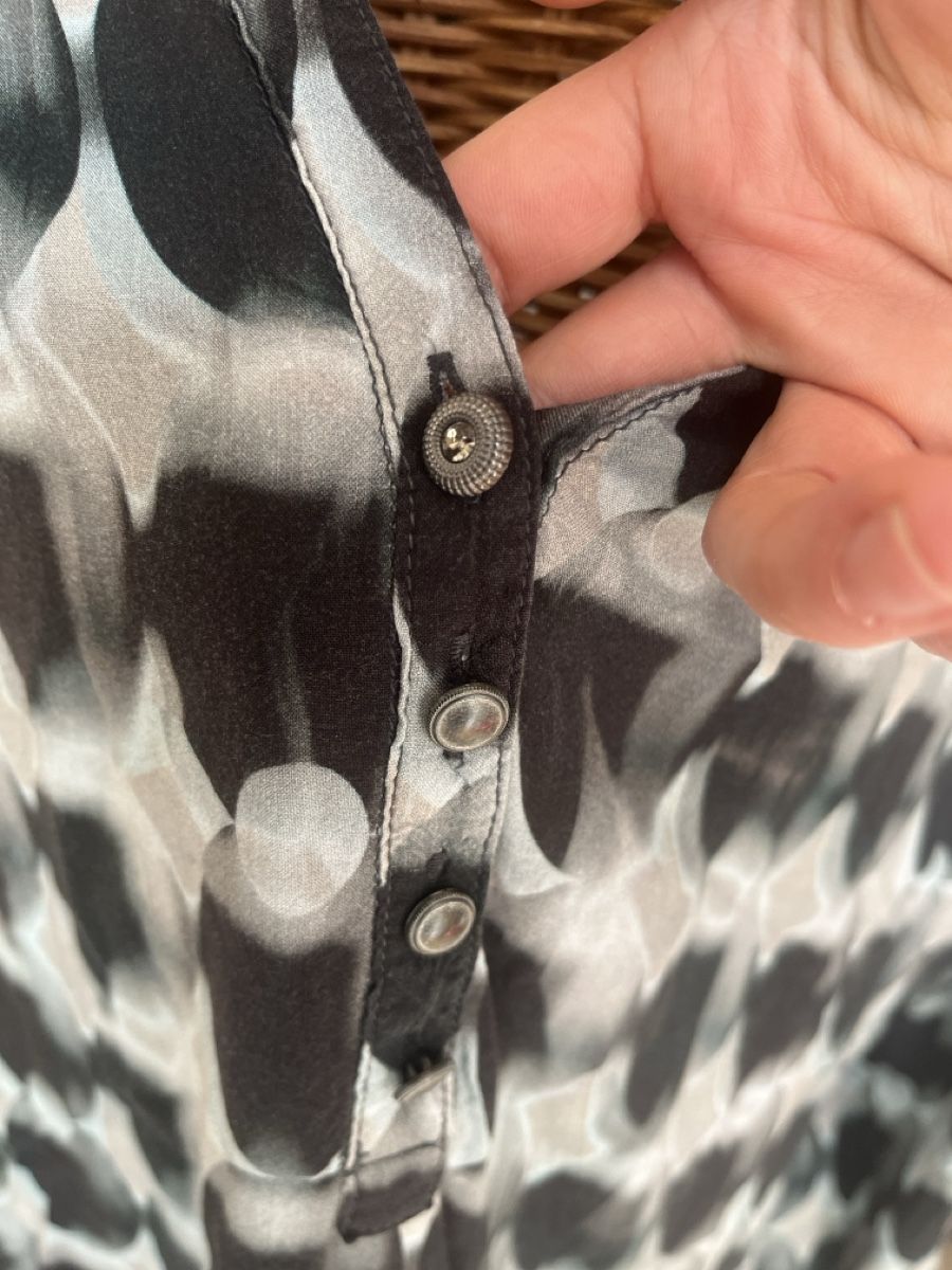 Blusen: Leichte Bluse, Cartoon, Gr. 38, – Gebraucht aus Solothurn von Bobesch08 6