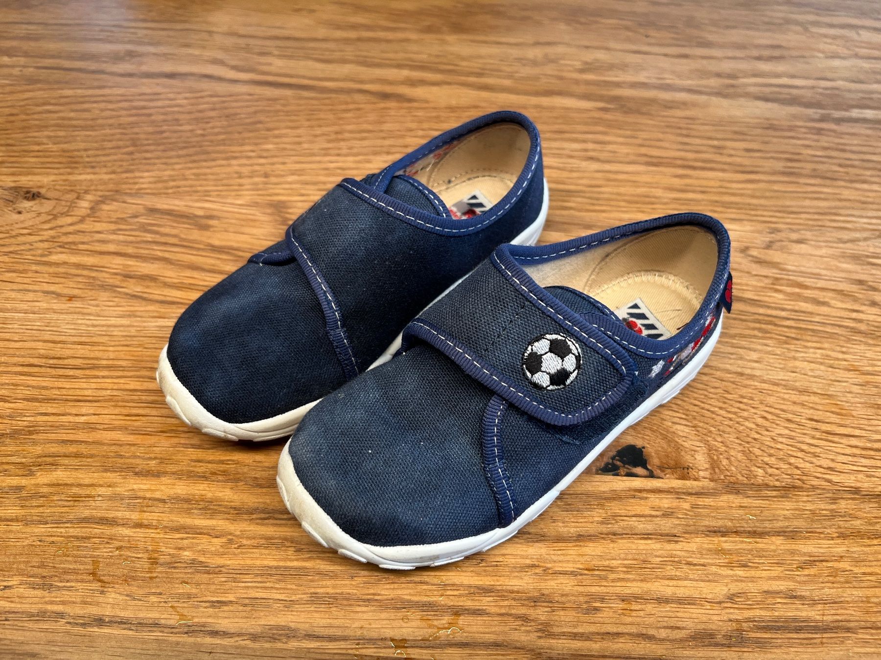 Schuhe für Jungen: Schuhpaket Grösse 26 (4 Schuhe) – Gebraucht aus Brünisried von Seisler88 3