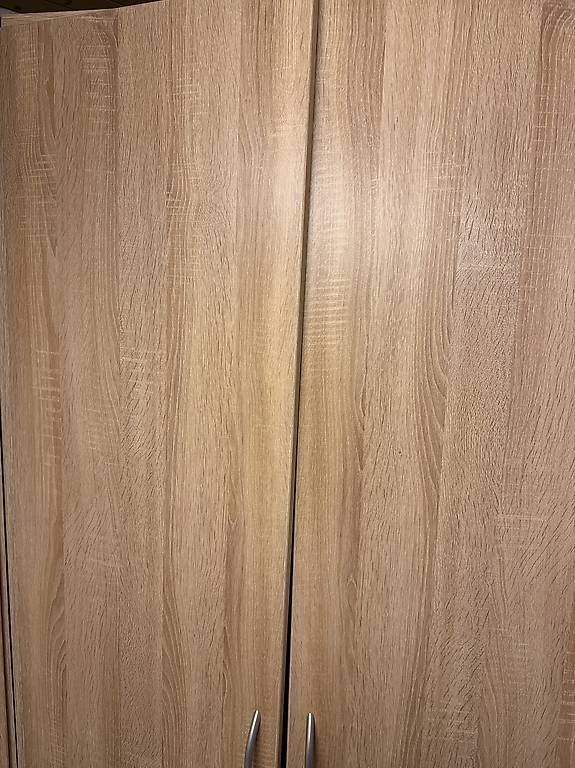 Armoires: Geräumiger Kleiderschrank – D'occasion à Laufen par bar_9snk 3