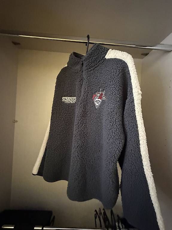 Pulls & Sweat-shirts: Stranger Things Primark – Neuf avec emballage d'origine à Suhr par roc_2skg