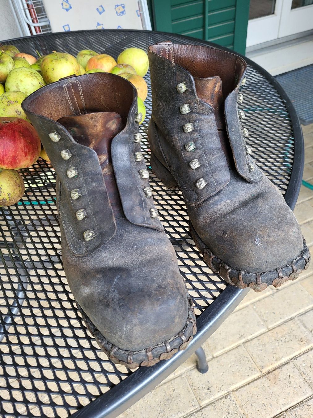 Scarpe da uomo: antike Holzschuhe – Usato da Sins venduto da Sorte 1