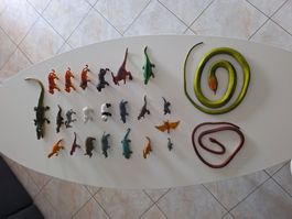 24 Tier- und Dinosaurierfiguren inkl. 2 grossen Schlangen