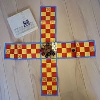 Spiel Pachisi - das originale indische Würfelspiel