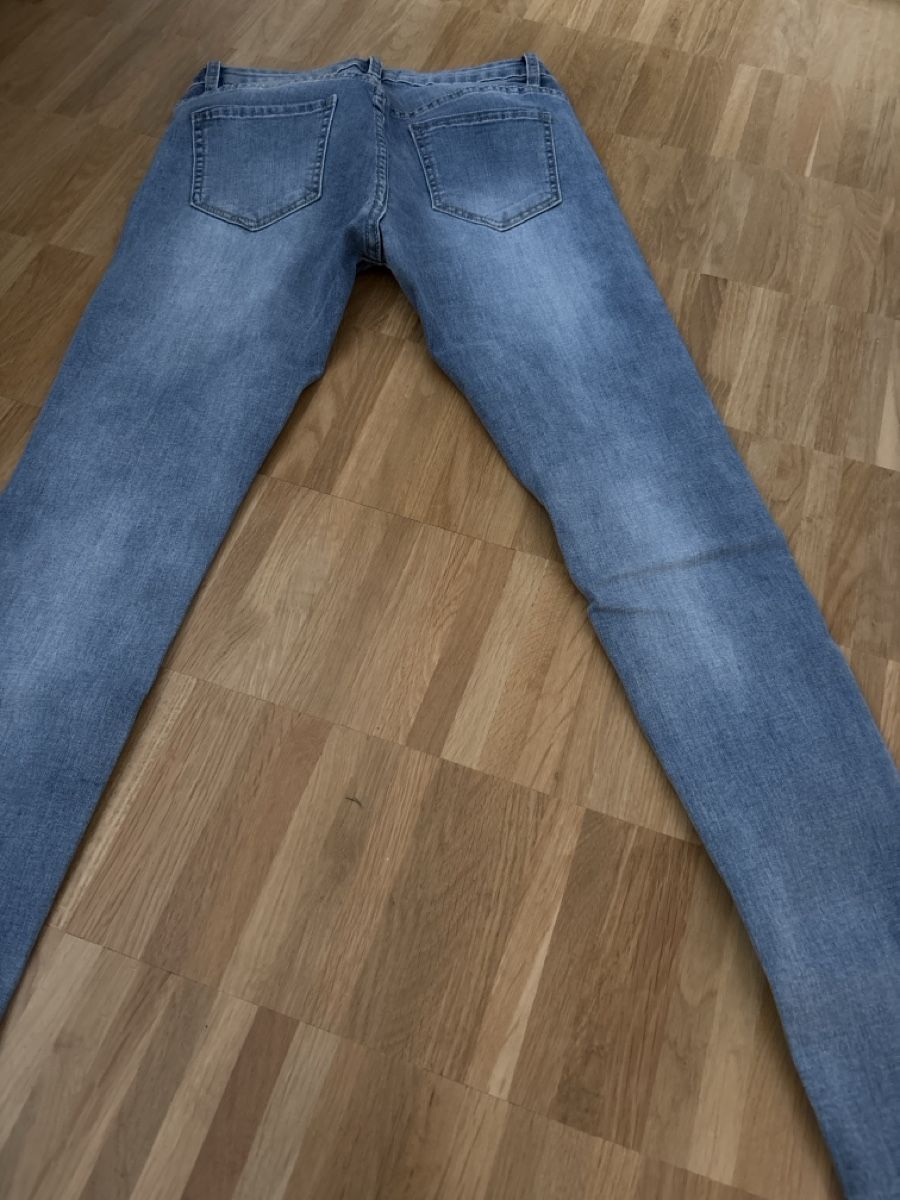 Jeans: Jeans mit Perlen, hellblau, Gr M, Top Zustand! – Usato da Sissach venduto da Hippo200 1
