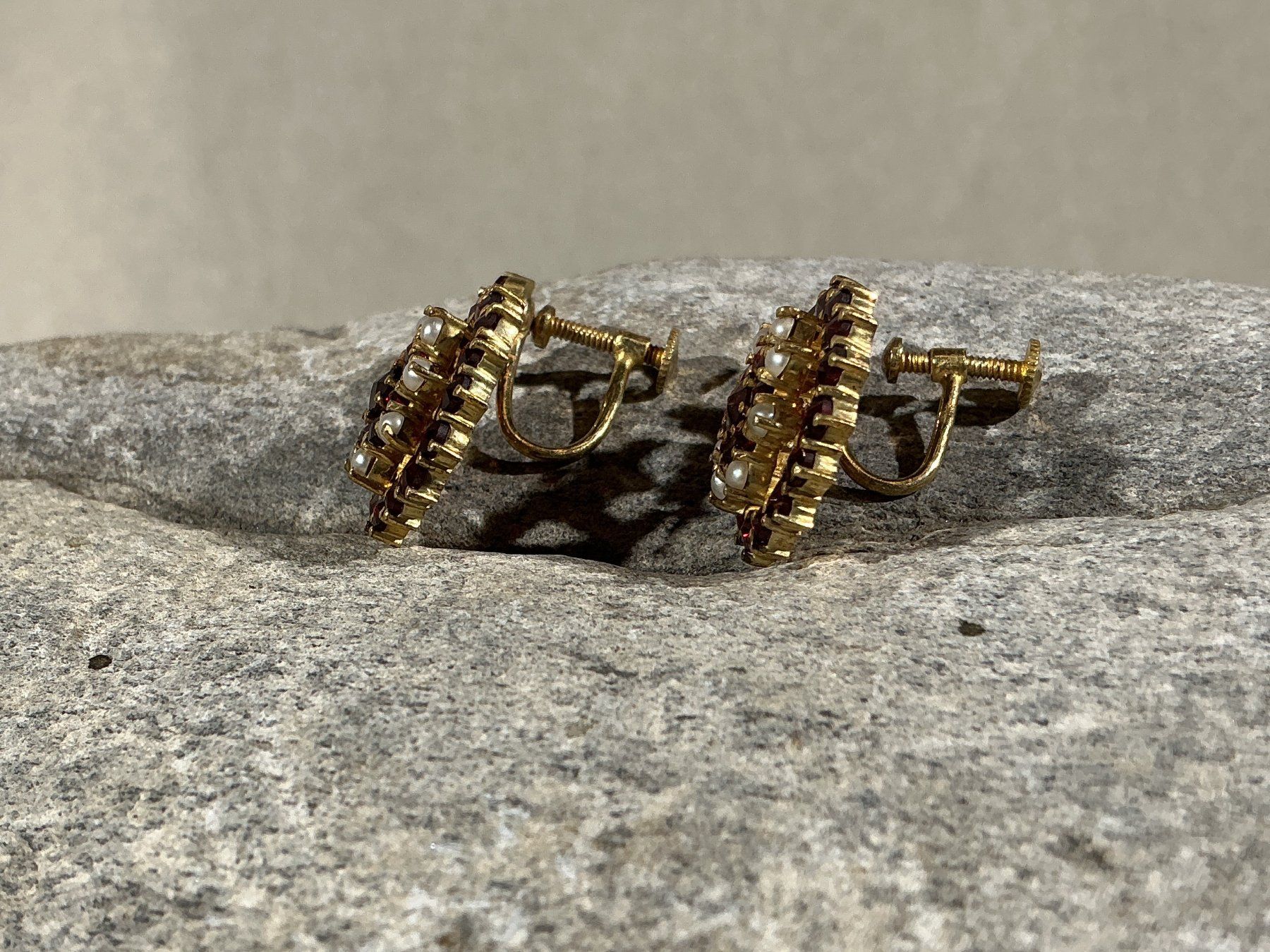 Orecchini pendenti & Orecchini a lobo: BÖHMISCHER GRANATSCHMUCK Ohrclip mit Perlen – Nuovo (secondo la descrizione) da Richterswil venduto da Restwert_Richterswil 7