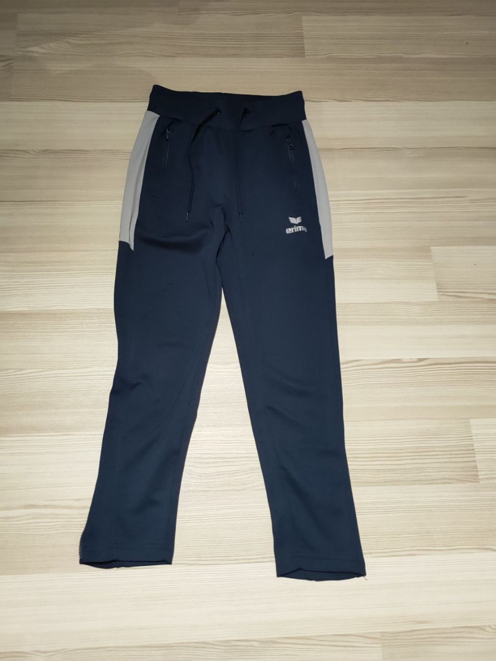 Erima Pantalons: Erima Trainerhose Grösse 140 – D'occasion à Ins par variable