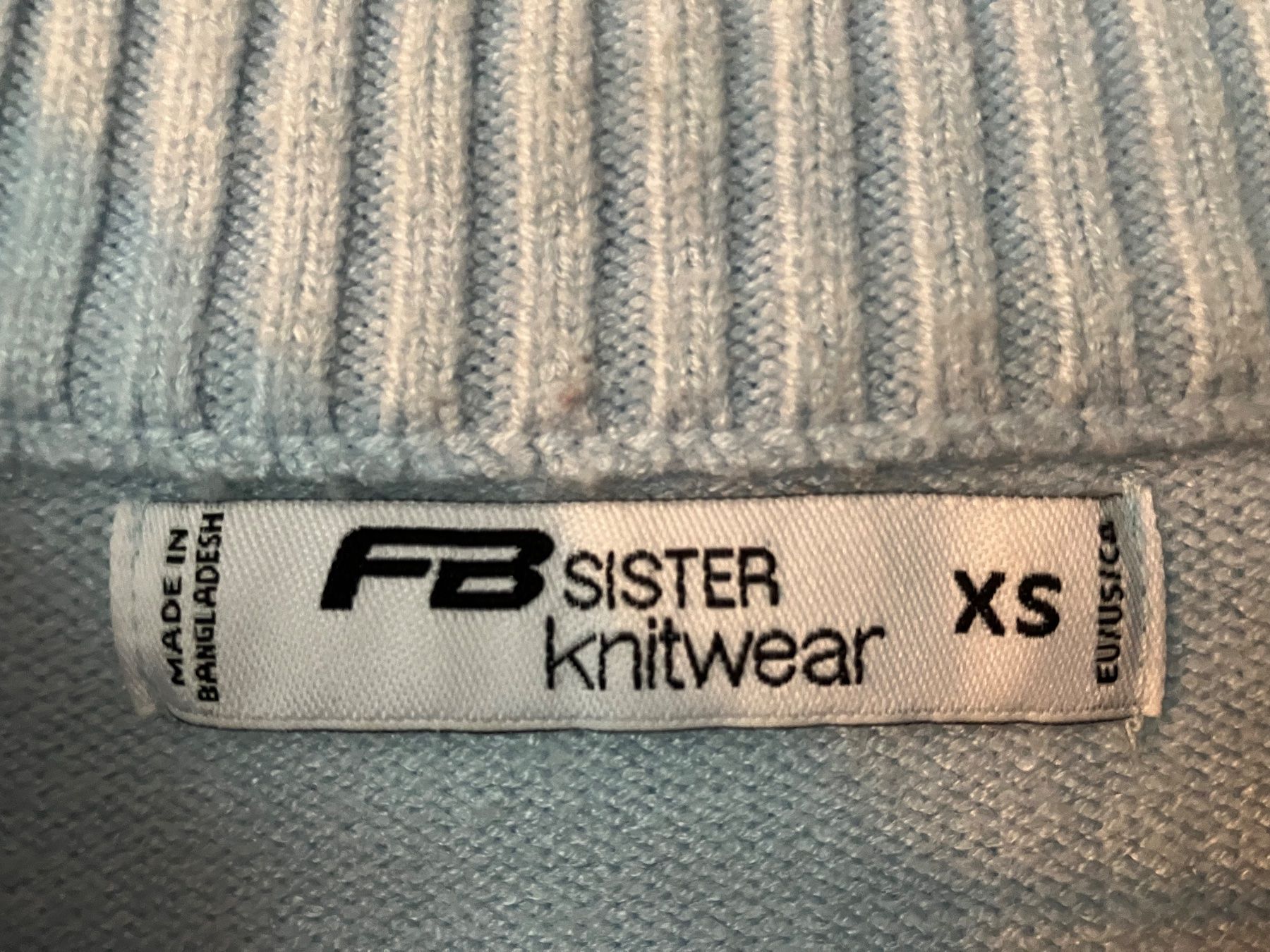 Pullover & Sweatshirts: FB Sister Pullover hellblau mit Schleifen-Muster Grösse XS – Gebraucht aus Zürich von MonkeyTunes 2