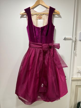 *NEU* Designer Dirndl von Astrid Söll Grösse 32/34