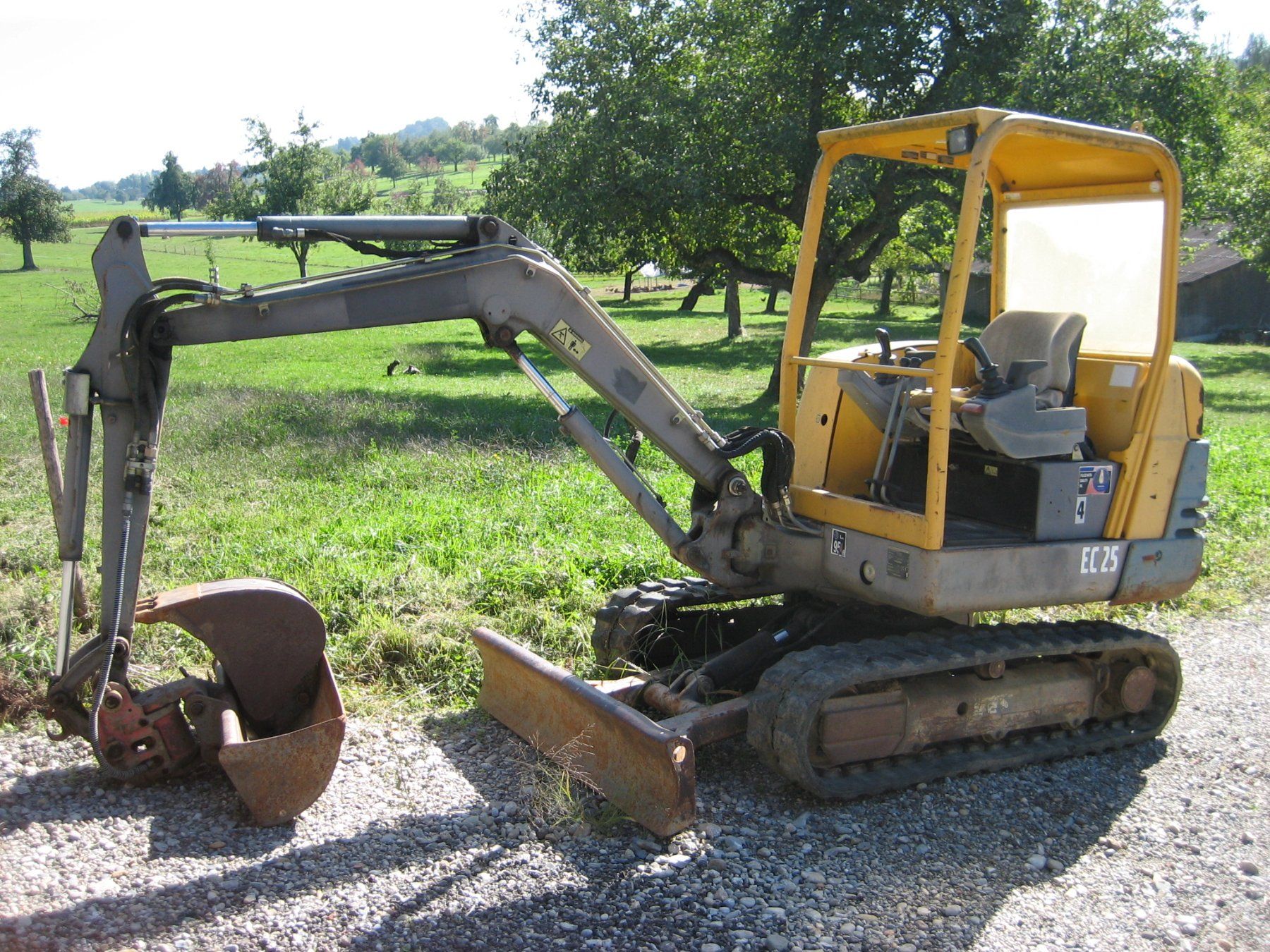 Volvo Escavatori: Bagger Volvo EC 25 – Usato da Buch b. Märwil venduto da Pronet