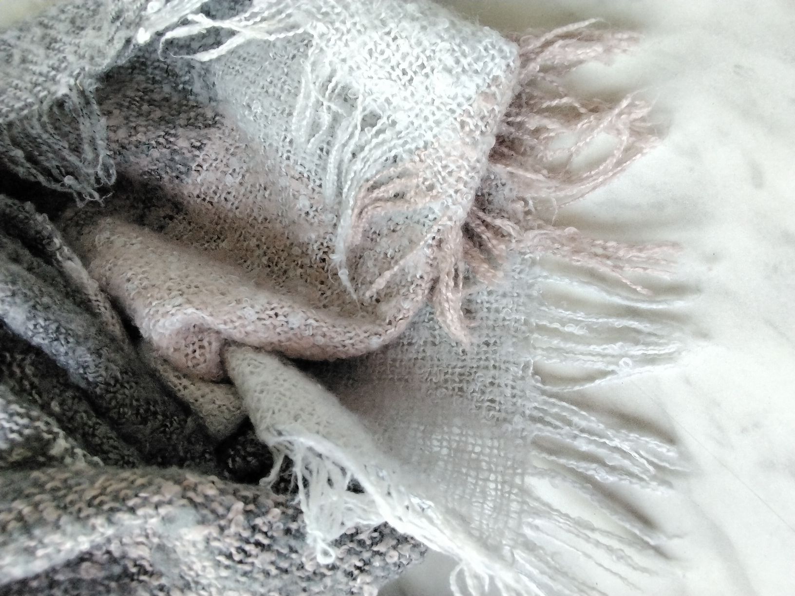 Foulard & Sciarpe: SCHAL GRAU ROSA – Usato da Biel/Bienne venduto da dasi3 1