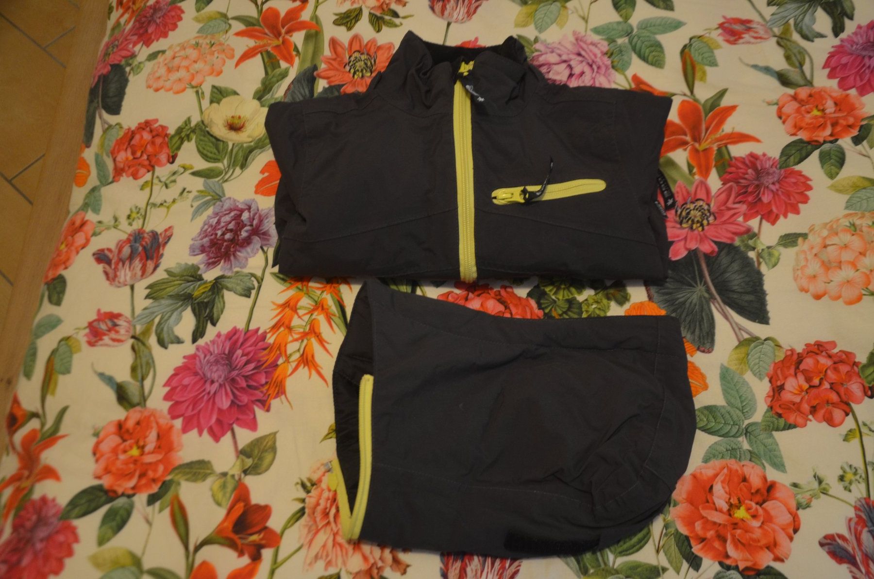 Lots de vêtements: TAILLE 92 - SKY - VESTE + HOSE – D'occasion à Chiasso par Dolly015 3