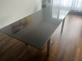 Esstisch mit Granitplatte
