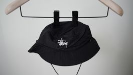 Stüssy Fischerhut Anglerhut schwarz weiss Bonnett