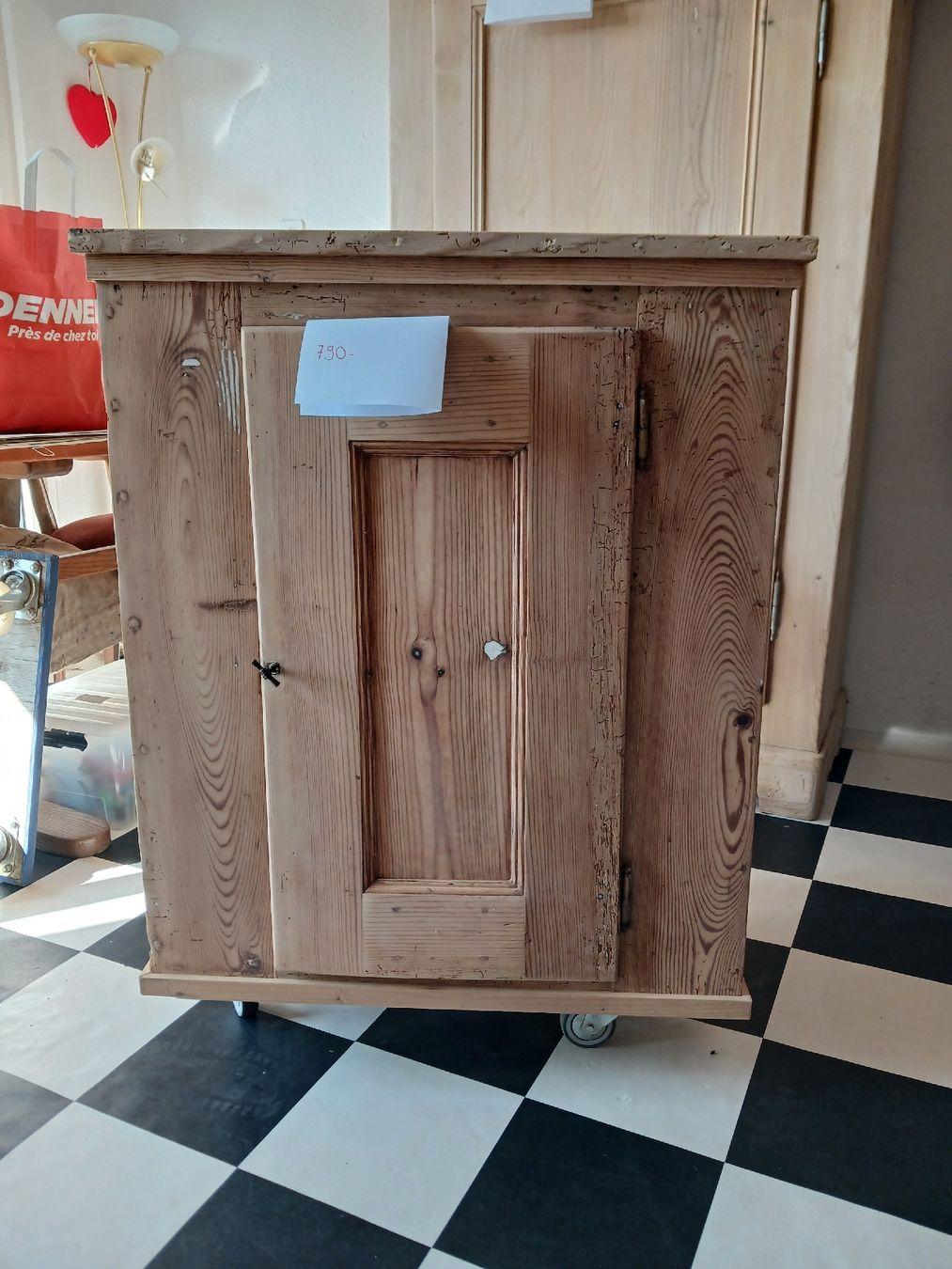 Armoires: Kleiner Tannenholz Schrank  – D'occasion à Hagenbuch ZH par bromaer 2