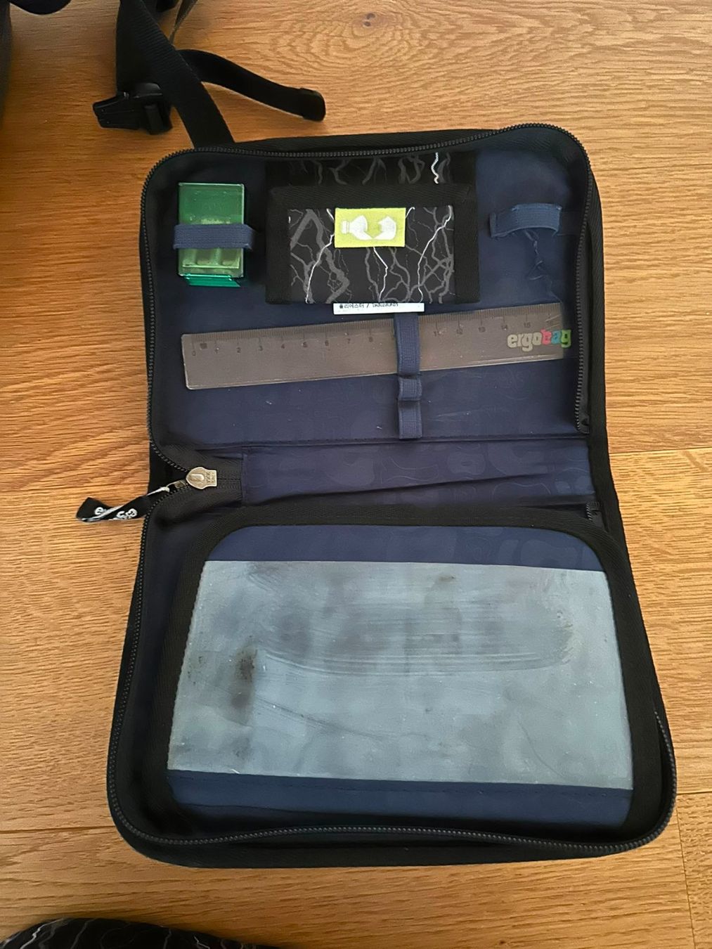 Ergobag Borse & Zaini: Ergobag Schulrucksack-Set – Usato da Laufen venduto da MoJo-2008 3