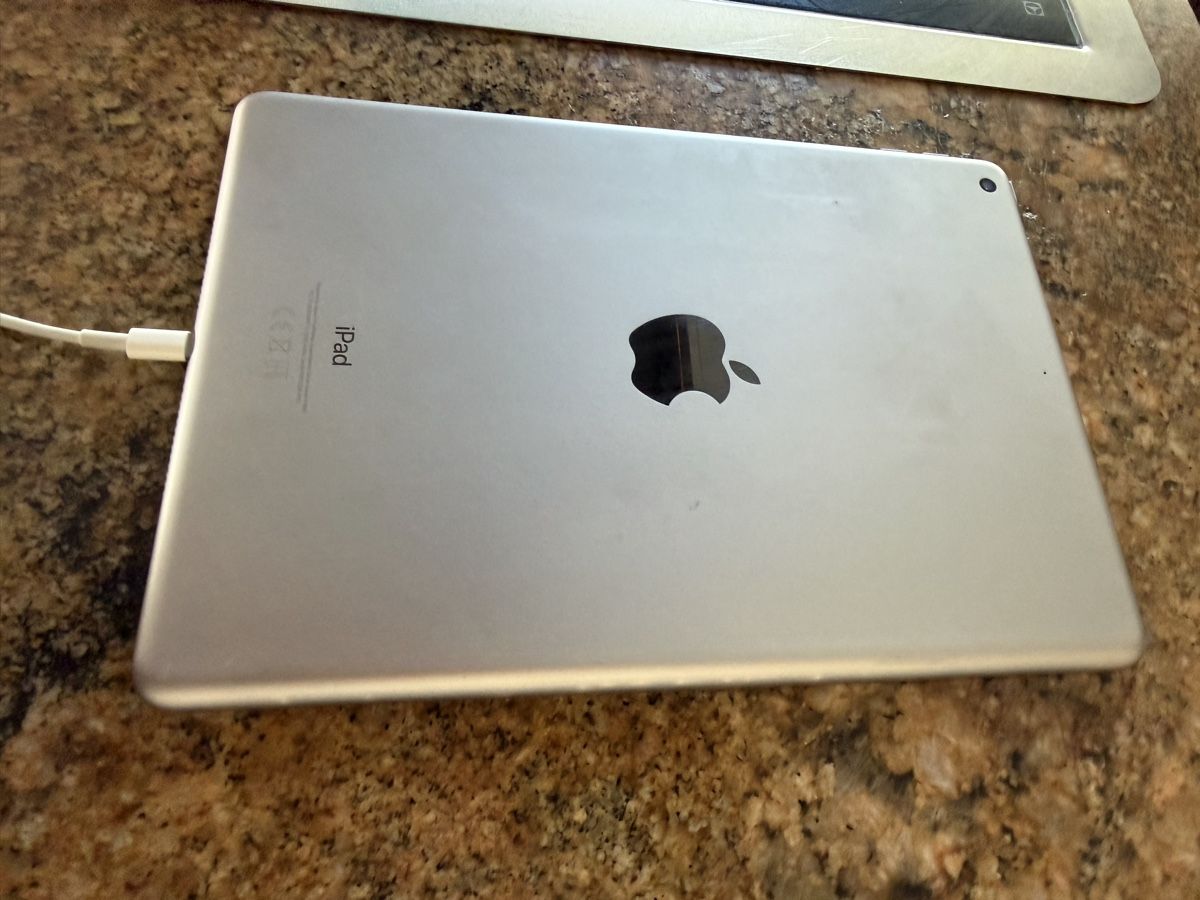 Apple Tablet PC: Apple ipad 6 gen. – Gebraucht aus Münsingen von ran_5sv9 1