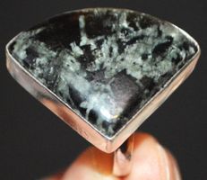 Ring L-7053 – Grüner Turmalin – Grössenverstellbar