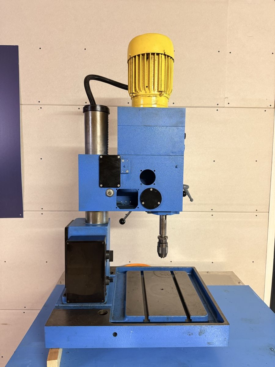 Bohrmaschinen: Tischbormaschine / Säulenbohrmaschine – Gebraucht aus Staefa von Daeve 7