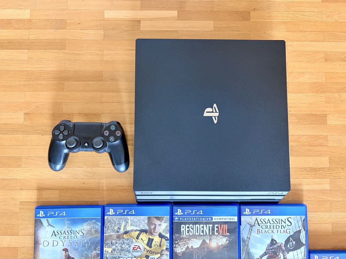 Sony Consoles: PS4 Konsole mit 9 Spielen und Controller – D'occasion à Rheinau par mar_qtz8 2