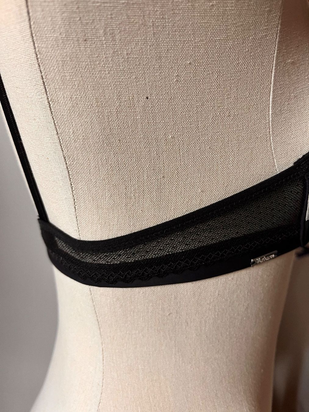 Sonstige Unterwäsche: Bügel-BH VARIANCE, Grösse 70 A, Farbe Schwarz – Neu und originalverpackt aus Rudolfstetten von gst_g7xl 5