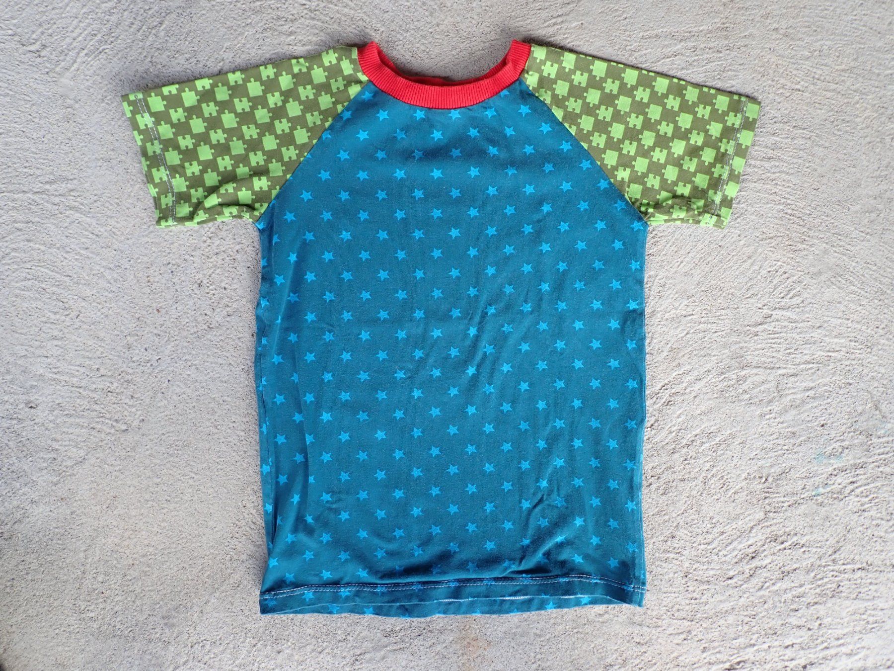 Camicie, T-shirt & Polo: Buntes T-Shirt 134 – Usato da Langnau i. E. venduto da chebsli