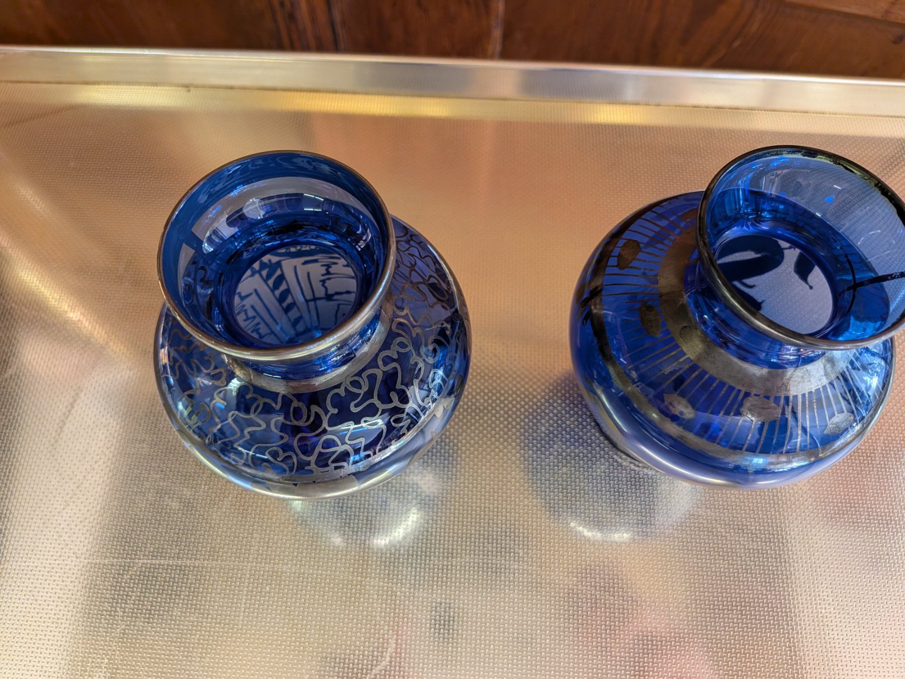 Vasi & Recipienti: 2 blaue Vasen Glasvasen mit Silberdekor – Usato da Emmen venduto da Brockofsky 2