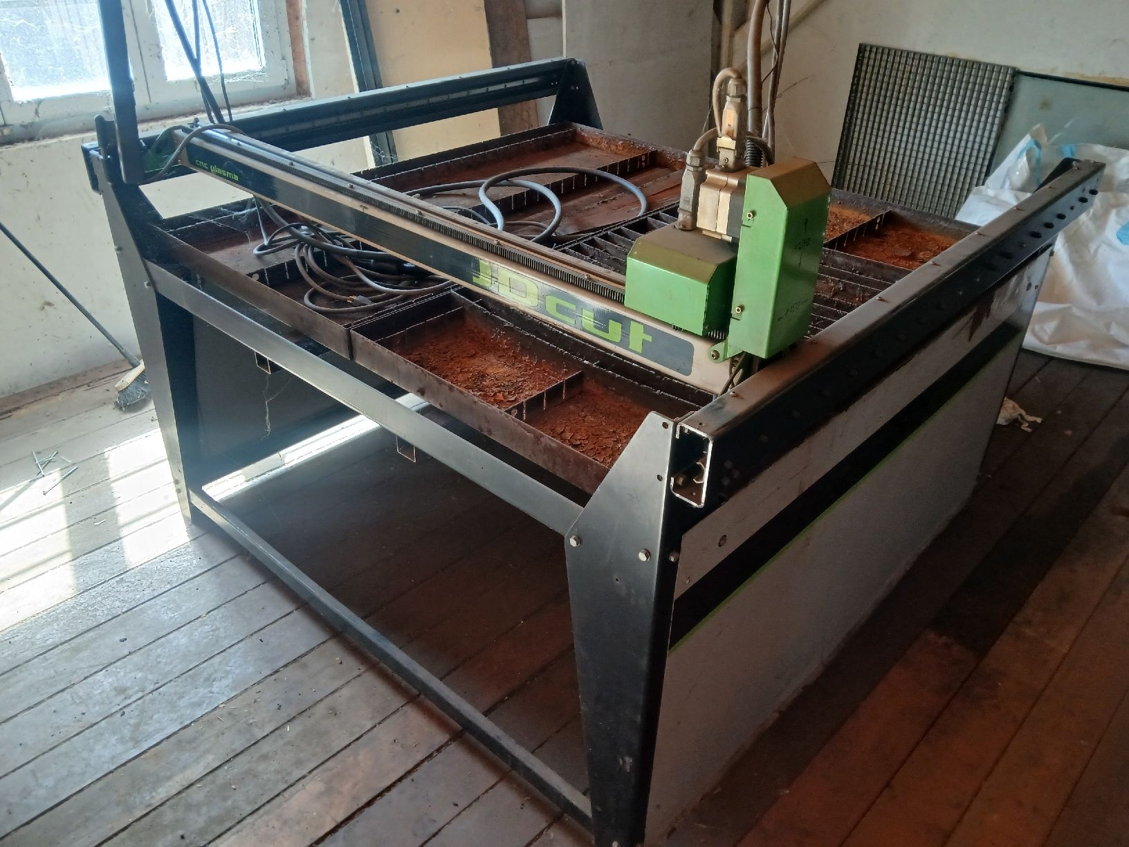 Tutti gli attrezzi: table de découpe CNC plasma JDCUT – Usato da Bonfol venduto da NOBS-EXHAUST 1