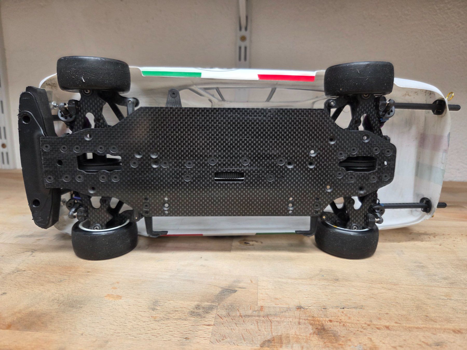 RC Modellbau: Schumacher Neon / M-Chassis 225mm / Carbon Version – Gebraucht aus Eschlikon TG von davidt8883 3