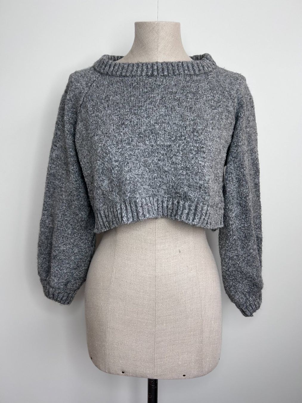 Brandy Melville Pulls & Sweat-shirts: Subdued Cropped Pullover – D'occasion à St. Gallen par look-twice