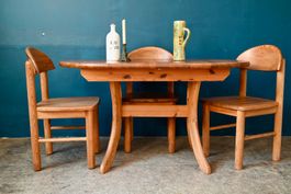 Table et 4 chaises en bois brutaliste Rainer Daumiller