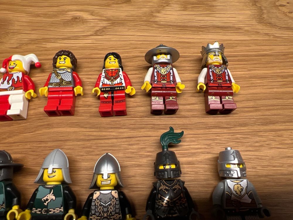 Lego Ritter Minifiguren mit Schilder und Waffen (Gebraucht) in Arbon ...