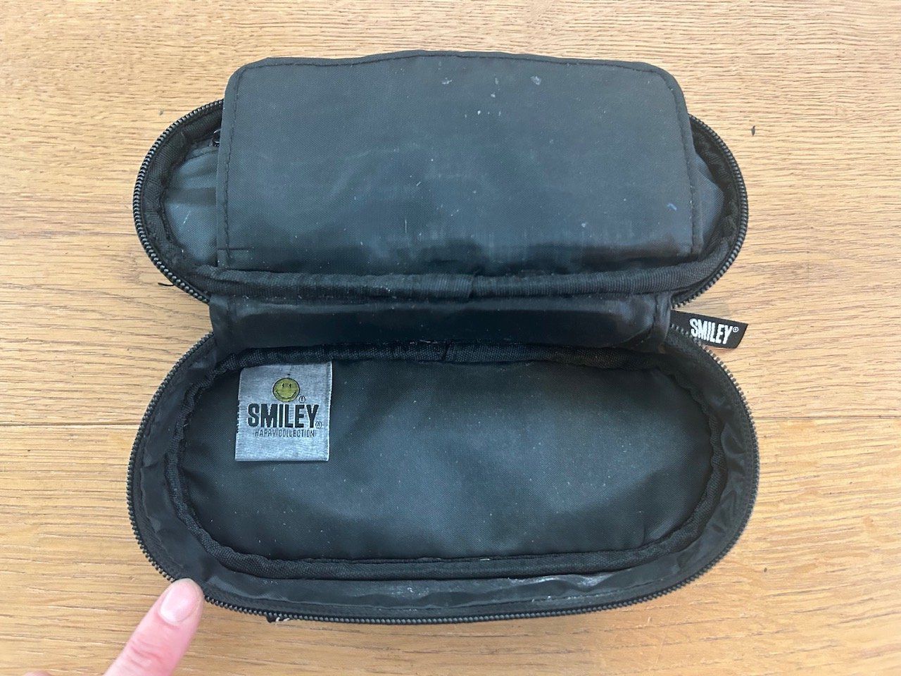 Herlitz Altro in Scrittura & Disegno: Stifte- Etui schwarz HERLITZ Modell "SMILEY" – Usato da Grub AR venduto da DukeStatham 5