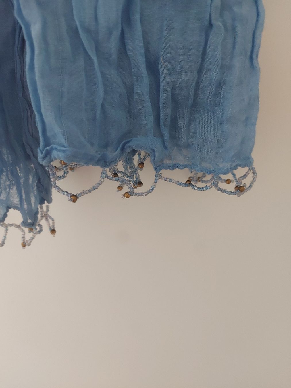 Foulard & Sciarpe: Foulard bleu clair avec franges en perles de rocaille – Nuovo (secondo la descrizione) da Le Mont-Pèlerin venduto da jux_x96b 2