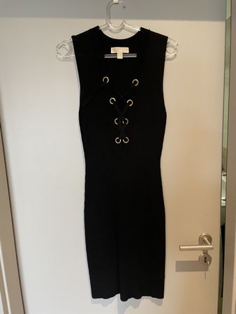 MICHAEL KORS — Robe ajustée en maille côtelée noire - M