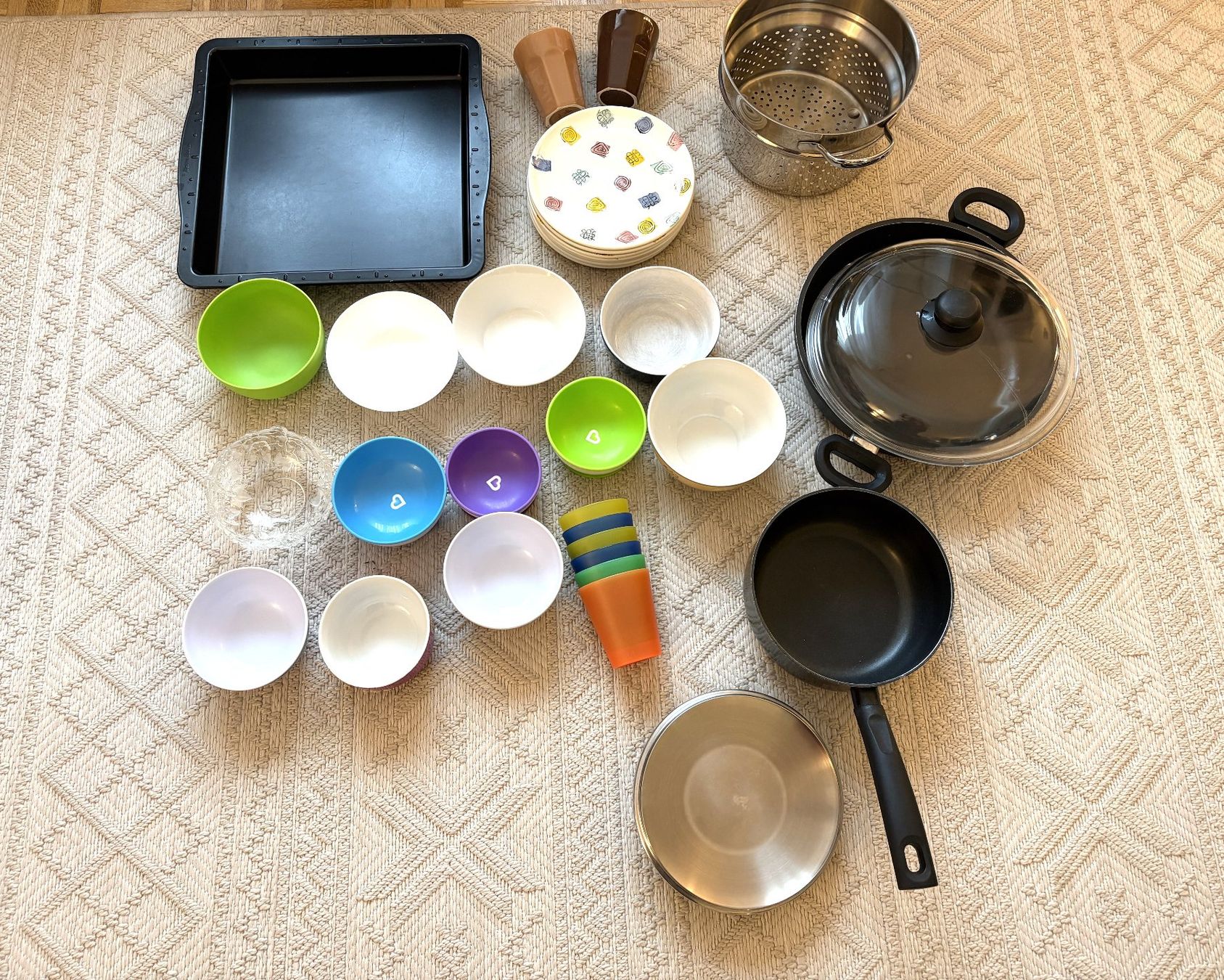 Set di piatti: Pfannen ,Teller, Kaffeetassen, Schüsseln, Becher, Blech – Usato da Glattbrugg venduto da Ariel012 5