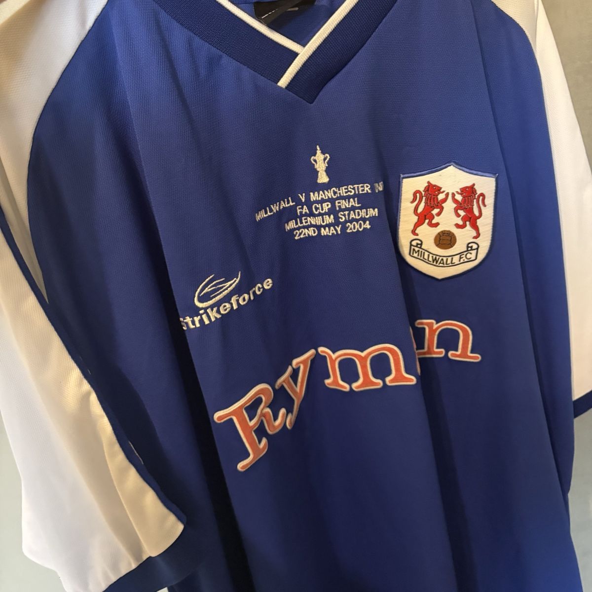Nike Leibchen & Hosen: Fc Millwall Trikot 2004 Manchester United FA CUP FINAL – Gebraucht aus Winterthur von LaBodega 6