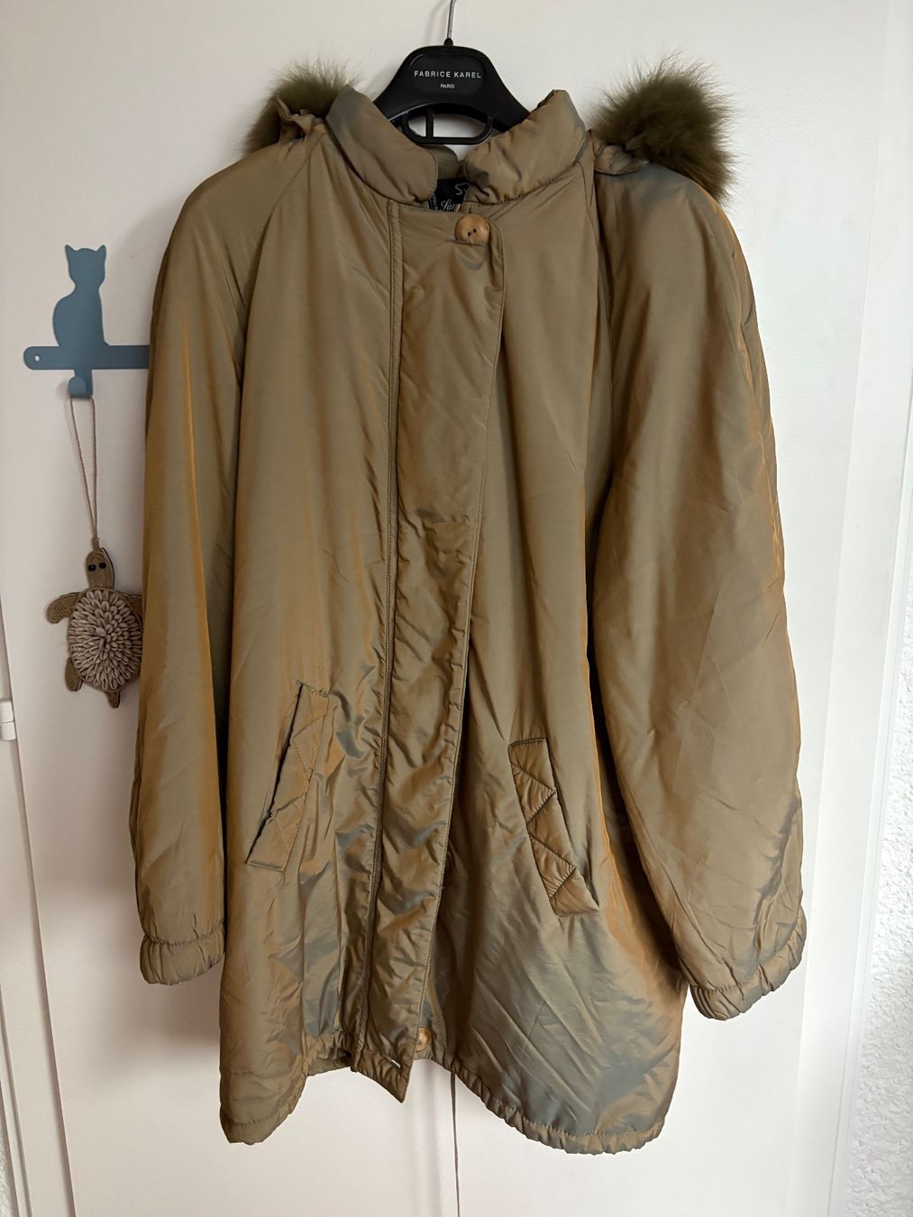 Giacche: Parka élégante avec capuche fourrée – Usato da Lausanne venduto da milou201619