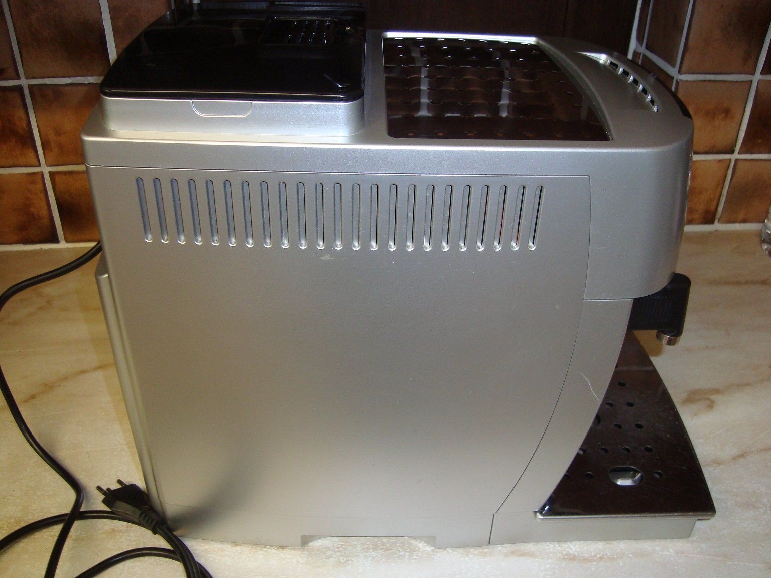 De'Longhi Kaffeemaschinen & Espressomaschinen: Delonghi ECAM22.360 Kaffeevollautomat – Gebraucht aus Jona von Moster01 2