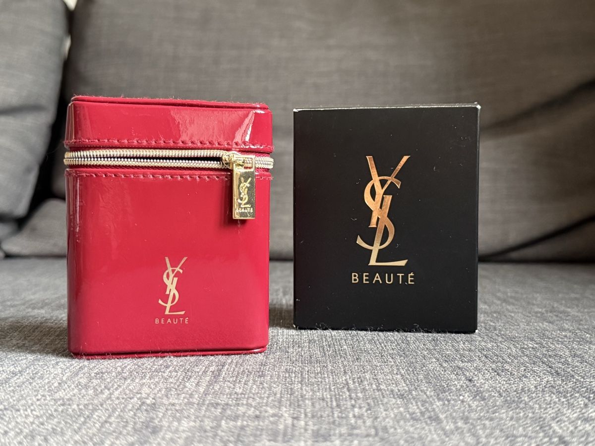 Custodie per cosmetici: YSL Vanity with built-in mirror  – Usato da Luzern venduto da sas_r89l