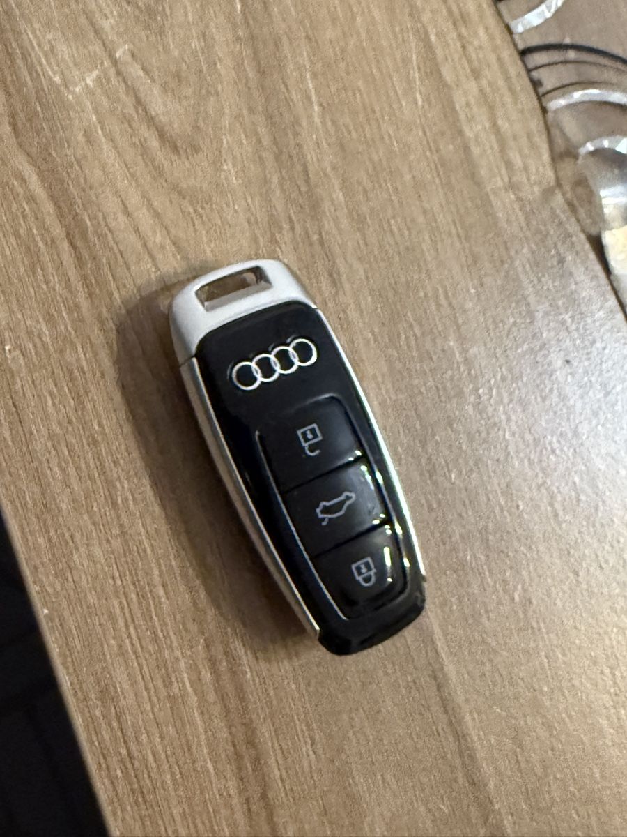 Audi Tutti pezzi di ricambio auto: Audi RS Autoschlüssel – Nuovo (secondo la descrizione) da Birsfelden venduto da bar_dlr6