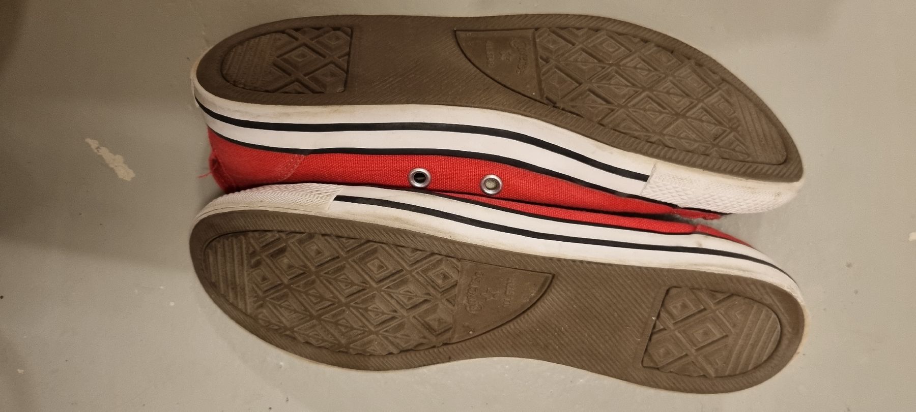 Converse Scarpe da donna: Converse Chuck Taylor All Star rote Sneaker Grösse 38  – Usato da Niederwangen BE venduto da Karori 1