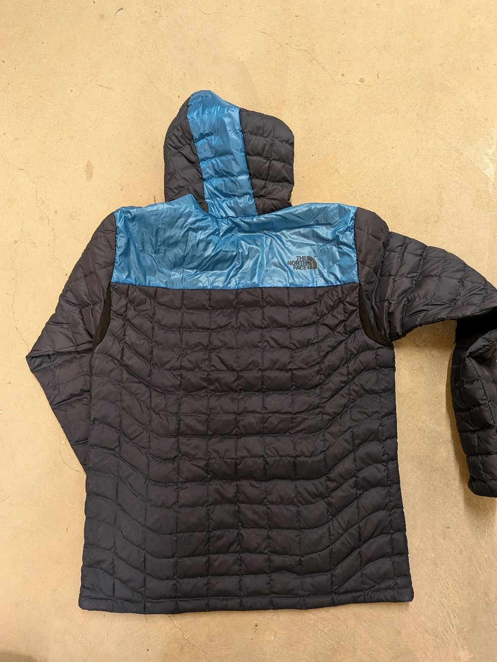 North Face Giacche: The North Face Thermoball Hoodie – Nuovo (secondo la descrizione) da Geneve venduto da blreis 1