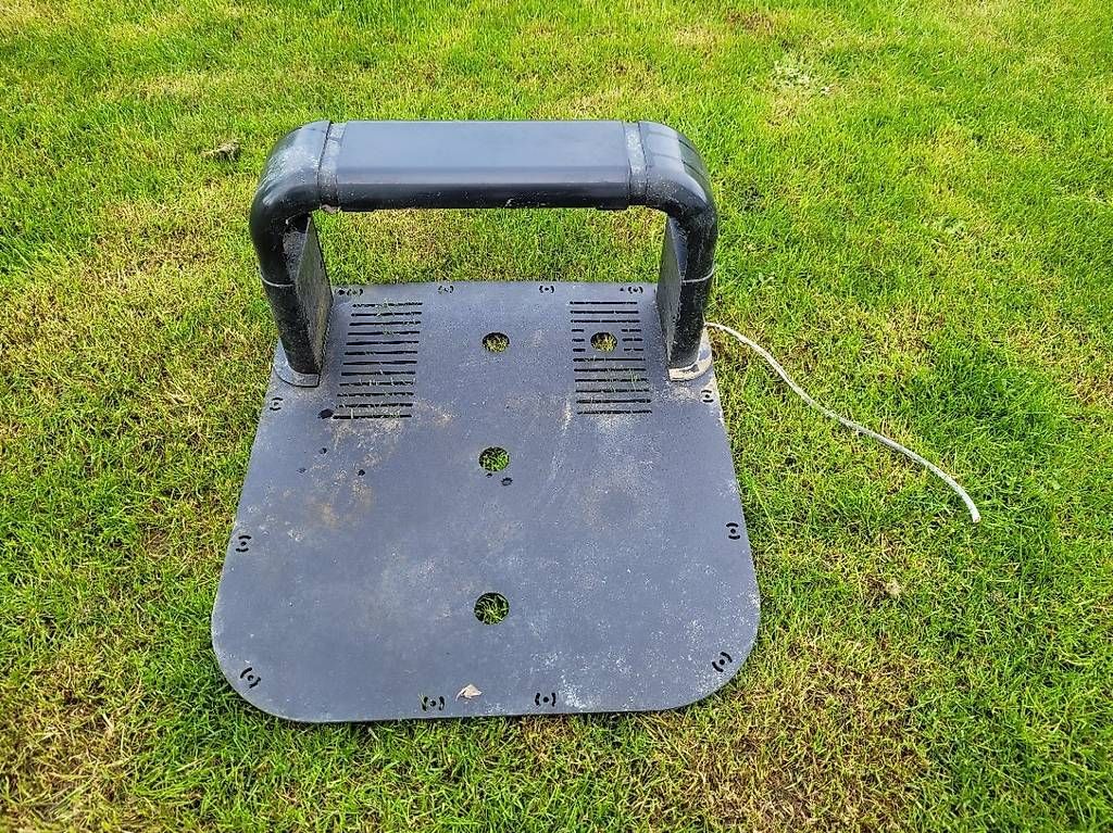 Tagliaerba: Ambrogio Roboterrasenmäher- Ladestation L200 Black Line – Usato da Ettiswil venduto da Suddendaze