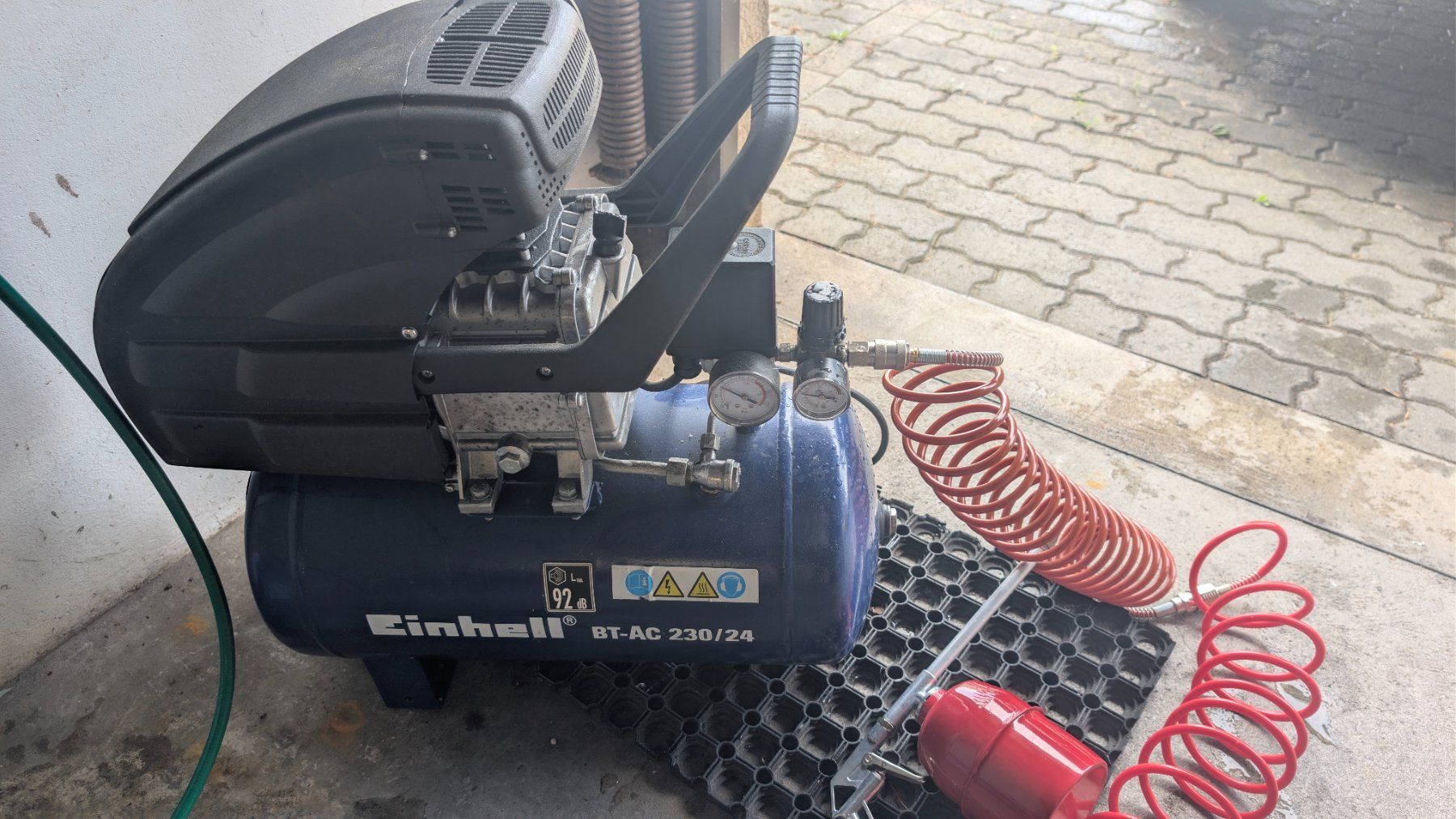 Einhell Compressori: Kompressor Einhell 24 Liter mit Zubehör – Usato da Hägglingen venduto da Em4ecaps