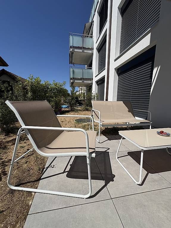 Set di tavolo e panche: SALON DE JARDIN DÉJÀ MONTÉ – Usato da Peseux venduto da san_9bqc 1