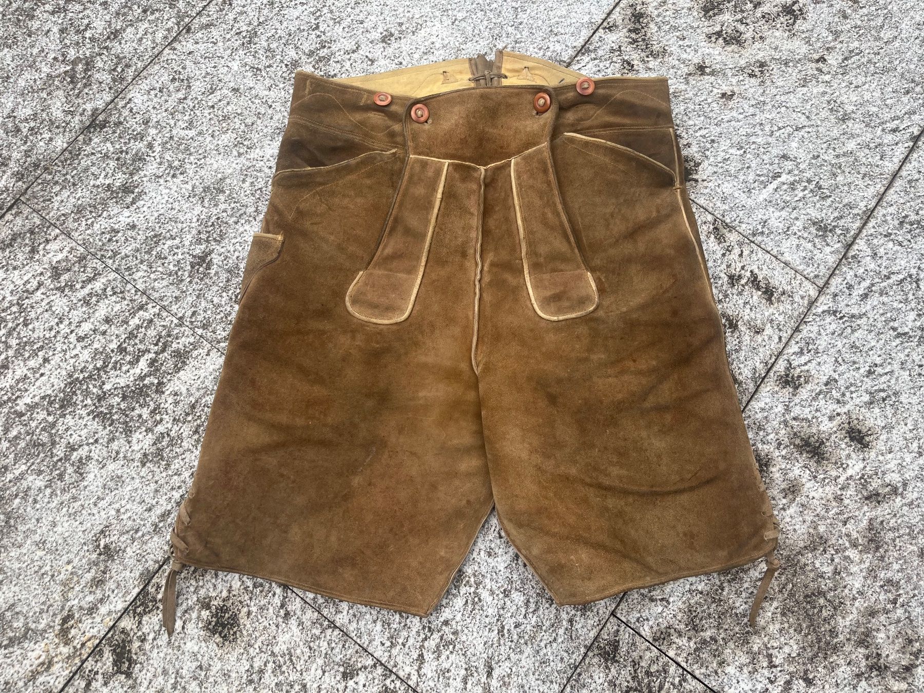 Pantaloni: Bayrische Lederhose – Usato da Bottmingen venduto da Puffsack