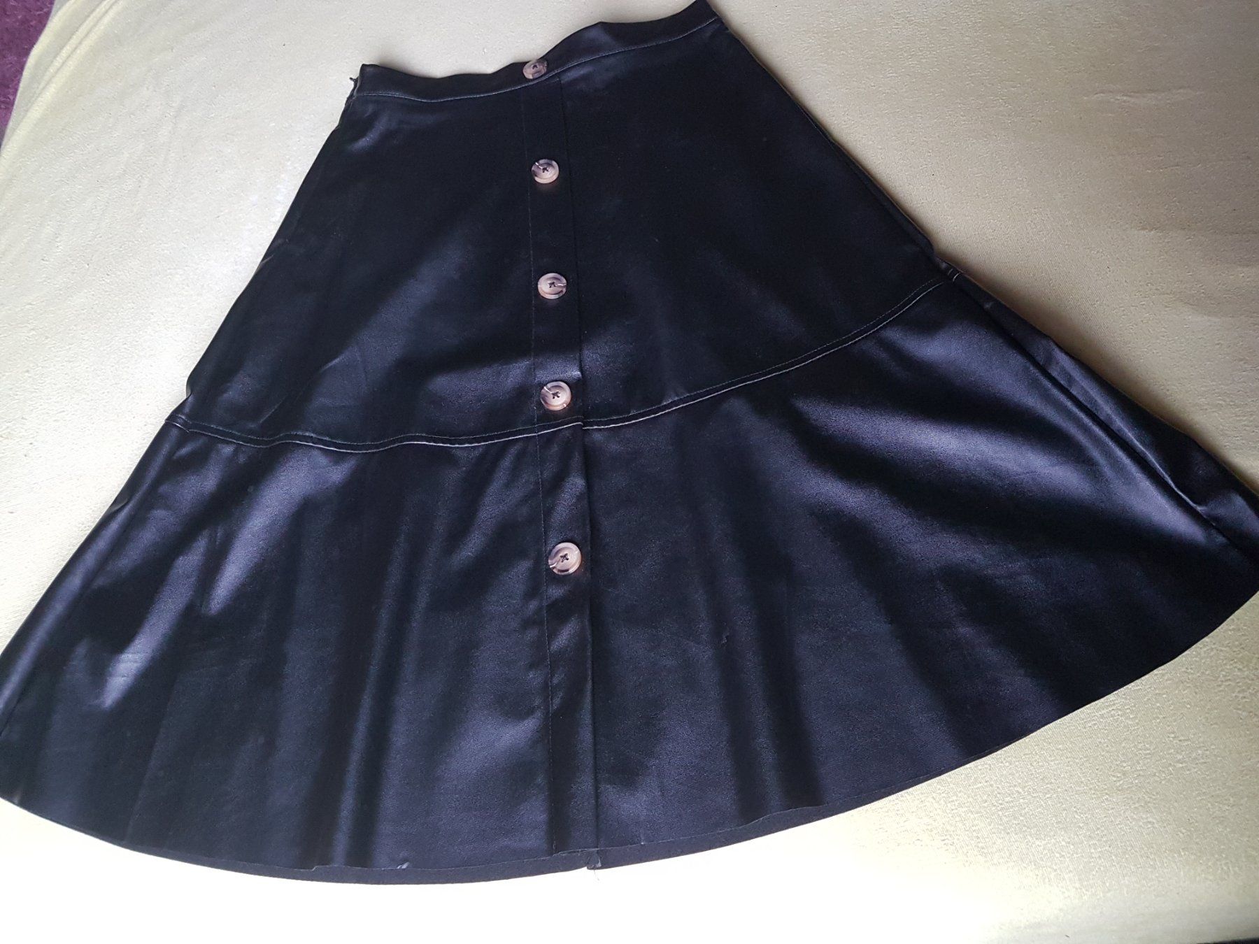 Shein Gonne: Jupe noire imitation cuir taille S marque Shein – Usato da Villiers venduto da san_jn5w