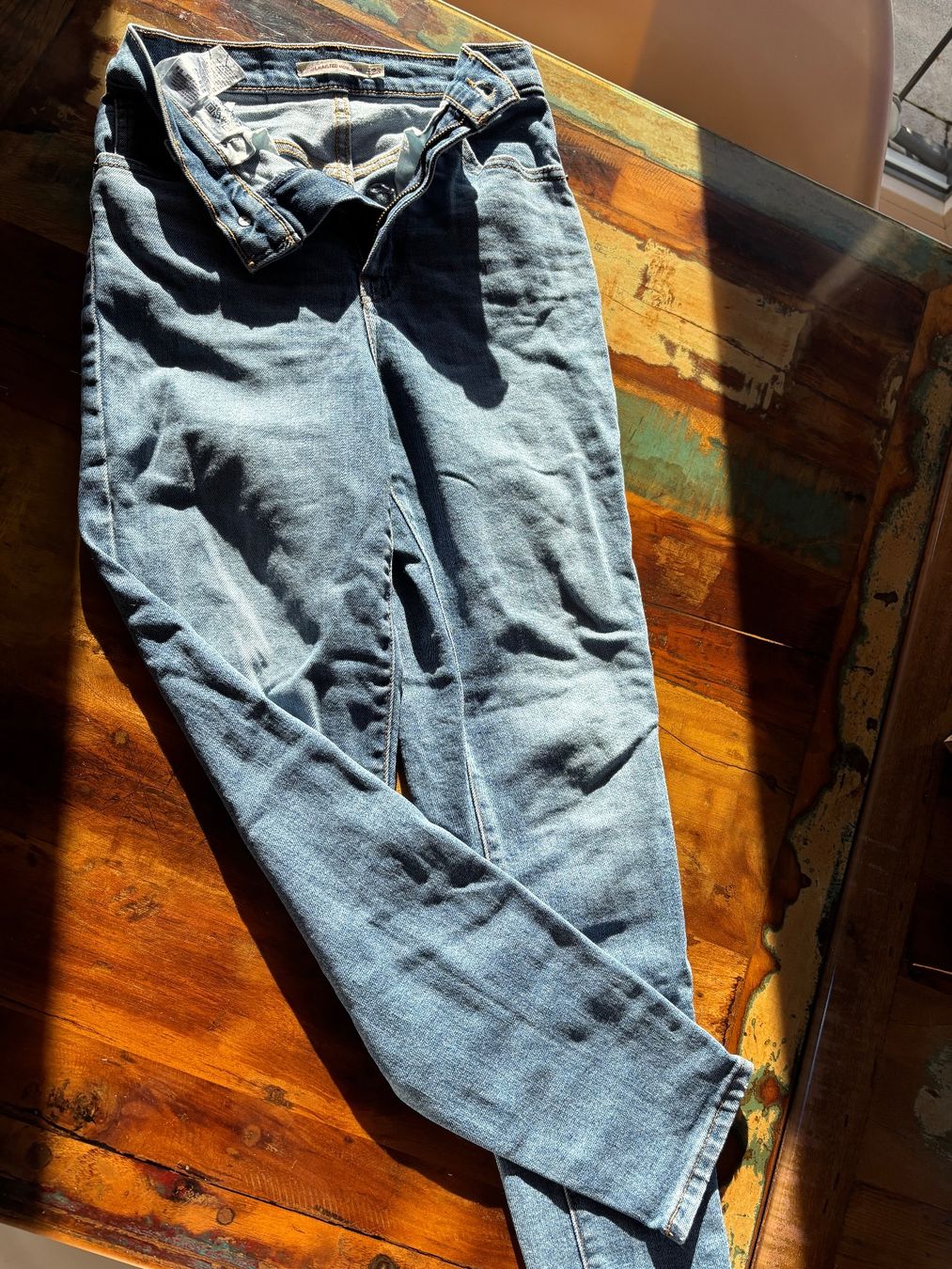 Jeans: Levis Jeans (neuwertig) – D'occasion à Jegenstorf par vanisaem