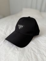 Casquette Prada noire état neuf